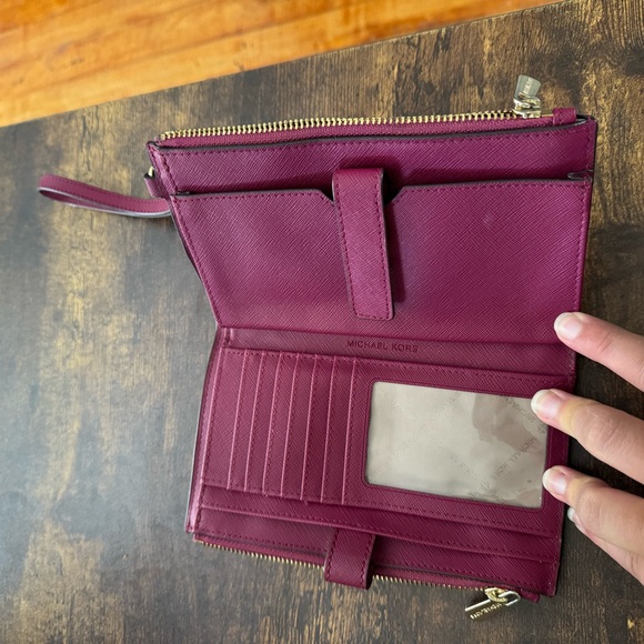 Michael Kors wallet - Picture 2 of 2